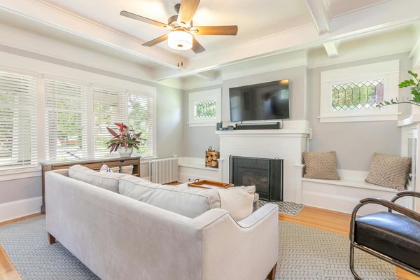 Découvrez comment un porte manteau design égaye votre intérieur