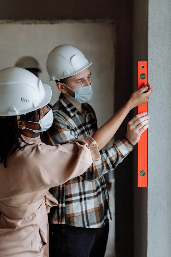 Maison : guide pour mettre en place un niveau de chantier