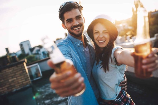 Créez un espace de détente en extérieur avec des accessoires tendance pour votre terrasse