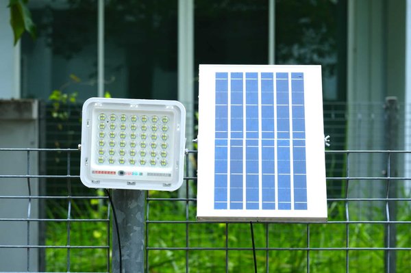 Les projecteurs LED solaires offrent un éclairage efficace